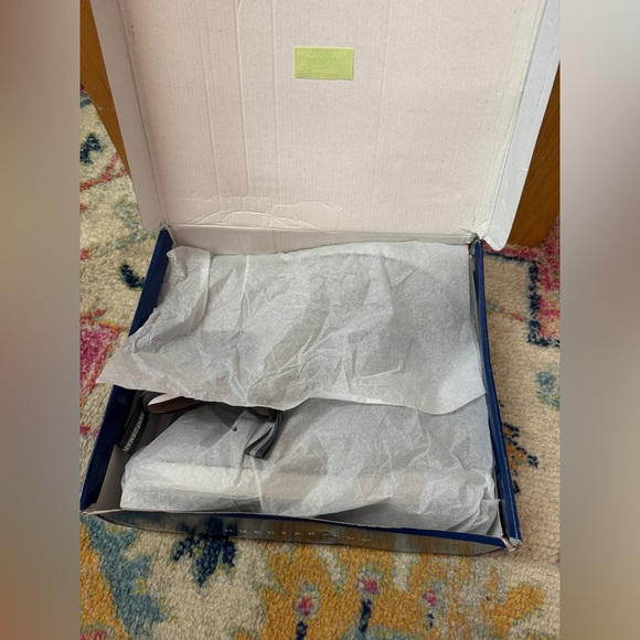 NWB HUK Roque Wave Boots - Picture 7 of 9